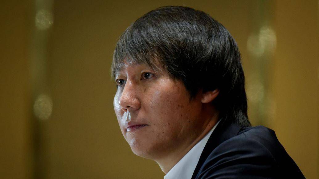 一同出镜的还有一只萌犬，与小狗玩耍的颖宝，眉眼间 辞演《有翡》？